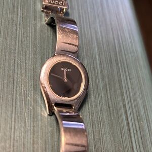 318. Gucci 6700L watch with COA